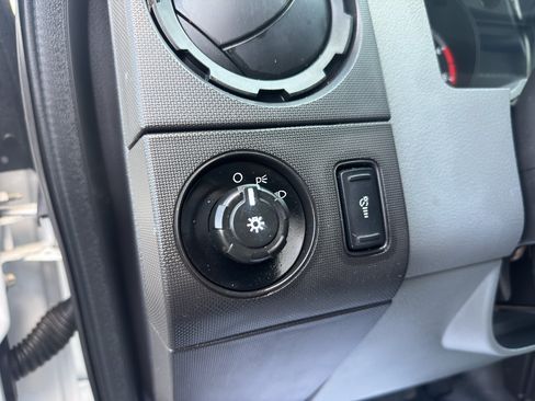 Used 2016 Ford F550 2WD Regular Cab Super Duty image 10