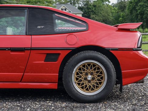 Used 1988 Pontiac Fiero GT RWD image 5
