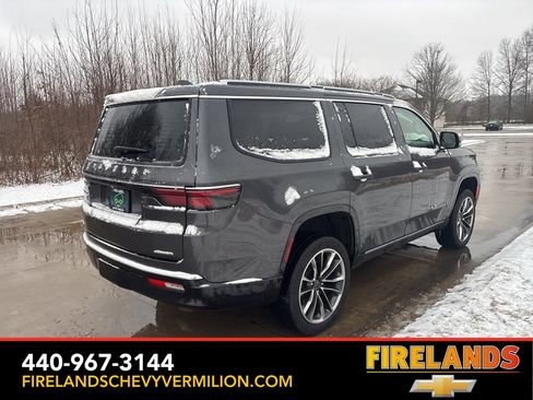 Used 2022 Jeep Wagoneer Series III w/ Premium Group I image 9