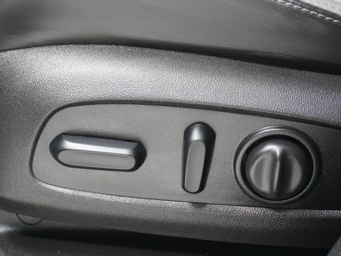Used 2018 Chevrolet Equinox Premier FWD image 14