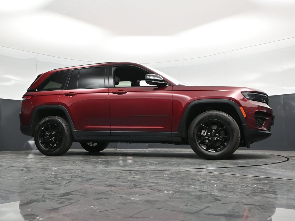 Used 2025 Jeep Grand Cherokee Altitude AWD/4WD image 53