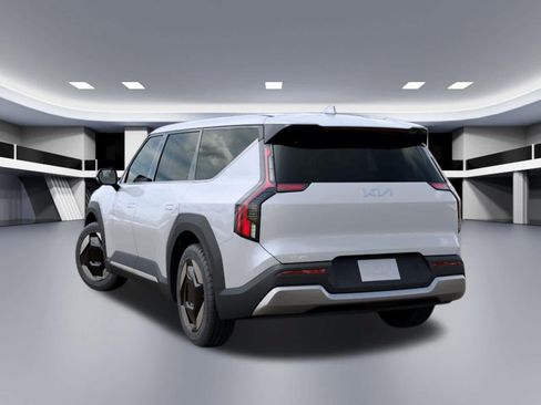 New 2026 Kia EV9 Light RWD image 4