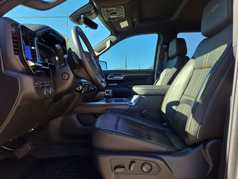 Used 2025 Chevrolet Silverado 1500 High Country w/ Technology Package image 16