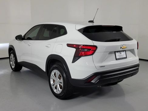 Used 2024 Chevrolet Trax LS FWD image 4