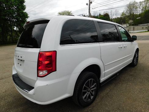 Used 2017 Dodge Grand Caravan SXT FWD image 14