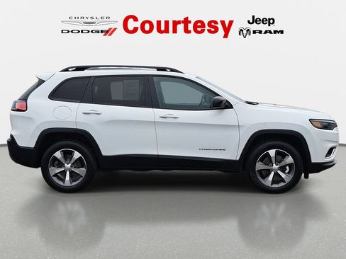 Certified 2022 Jeep Cherokee Limited AWD/4WD image 3