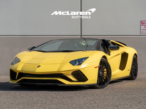 Used 2019 Lamborghini Aventador S AWD/4WD image 2