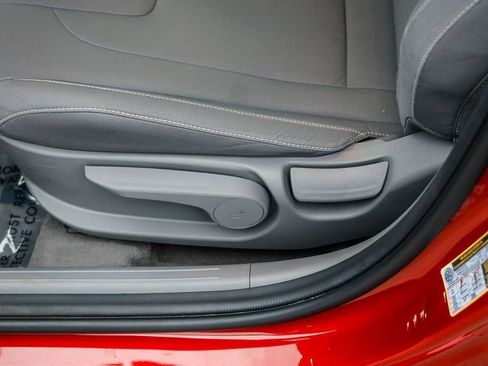 Used 2024 Hyundai Elantra Blue image 22