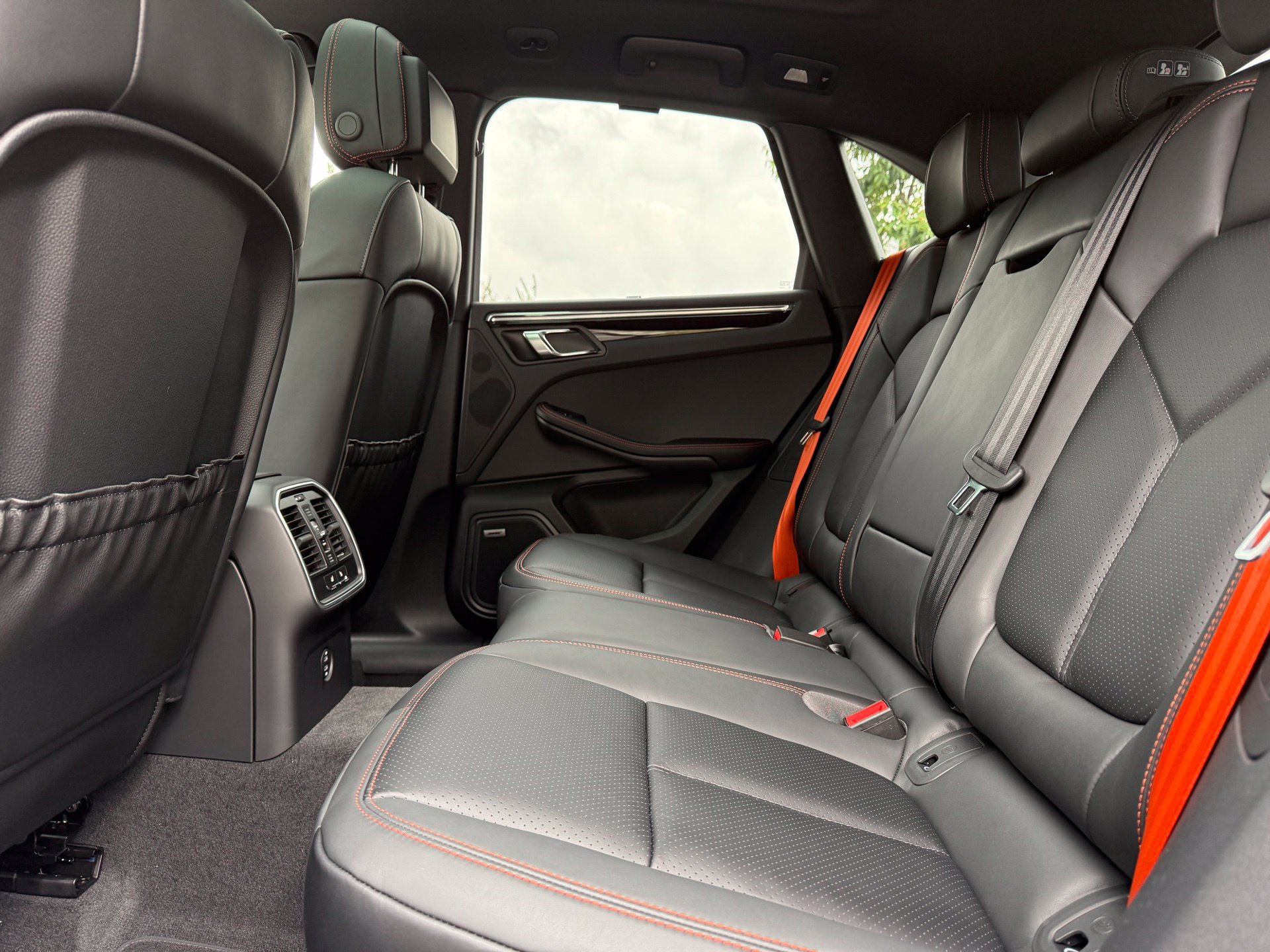Used 2026 Porsche Macan AWD/4WD image 30