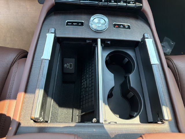 New 2026 Lincoln Navigator Reserve AWD/4WD image 32
