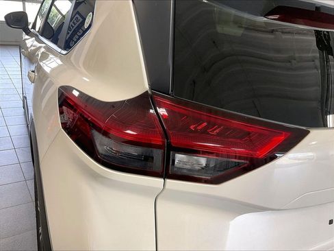 Used 2023 Nissan Rogue SV AWD/4WD image 32