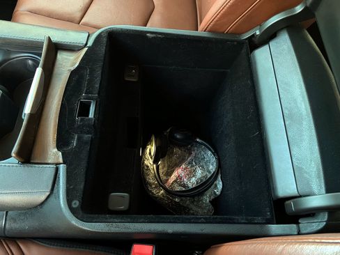 Used 2017 Cadillac Escalade Premium Luxury image 19