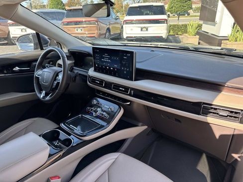Used 2022 Lincoln Nautilus Reserve image 22