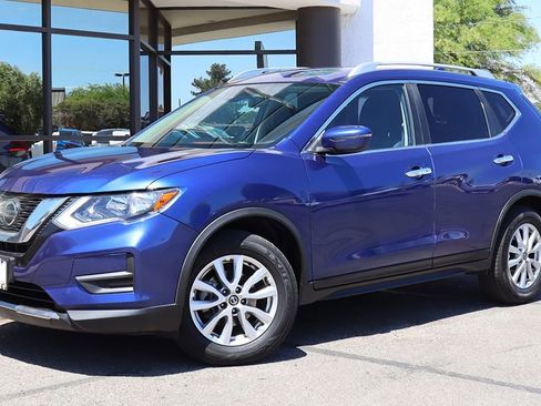 Used 2020 Nissan Rogue SV image 2
