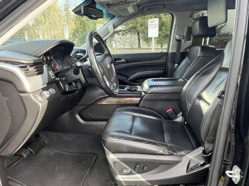 Used 2020 Chevrolet Suburban LT image 10