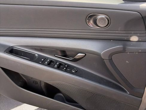 Used 2025 Hyundai Elantra Sport FWD image 4