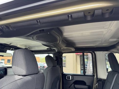 Used 2025 Jeep Wrangler Unlimited Sport image 18
