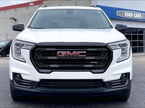 Used 2023 GMC Terrain AT4 image 3