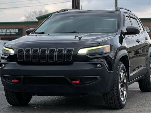 Used 2019 Jeep Cherokee Trailhawk image 13