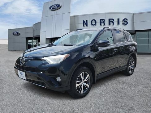 Used 2018 Toyota RAV4 XLE AWD/4WD image 2