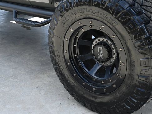Used 2019 Jeep Wrangler Unlimited Sahara AWD/4WD image 13