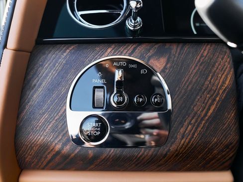 Used 2025 Rolls-Royce Cullinan image 68