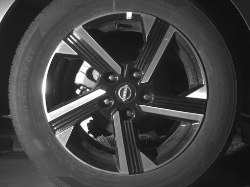 Used 2025 Nissan Sentra SV FWD image 15