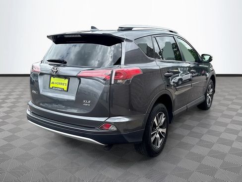 Used 2017 Toyota RAV4 XLE AWD/4WD image 4