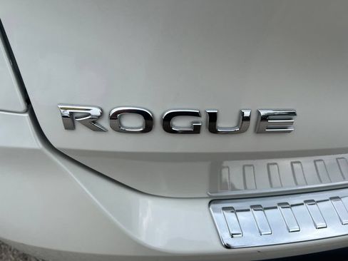 Used 2017 Nissan Rogue SL w/ SL Premium Package AWD/4WD image 31