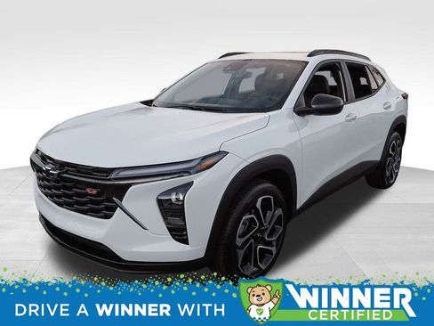 Certified 2025 Chevrolet Trax RS w/ Sunroof Package image 1