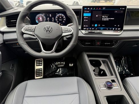 New 2026 Volkswagen Tiguan SE R-Line image 24