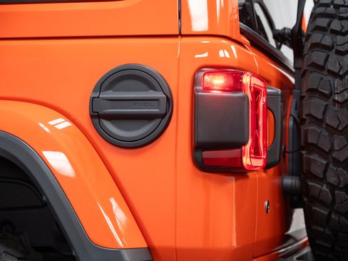 Used 2019 Jeep Wrangler Unlimited Sahara w/ Quick Order Package 24M Moab AWD/4WD image 29