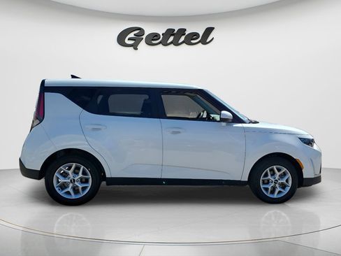 Used 2025 Kia Soul LX FWD image 9