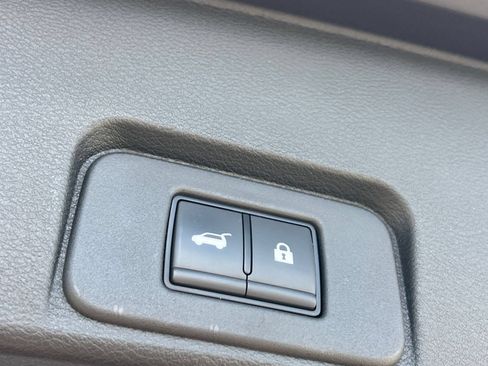 Used 2025 Nissan Rogue SV FWD image 23