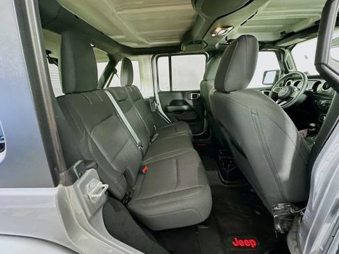 Used 2019 Jeep Wrangler Unlimited Sahara w/ Cold Weather Group AWD/4WD image 31