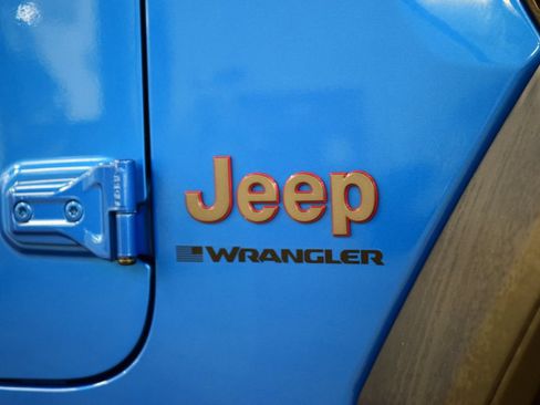 Used 2024 Jeep Wrangler Rubicon w/ Convenience Group AWD/4WD image 16