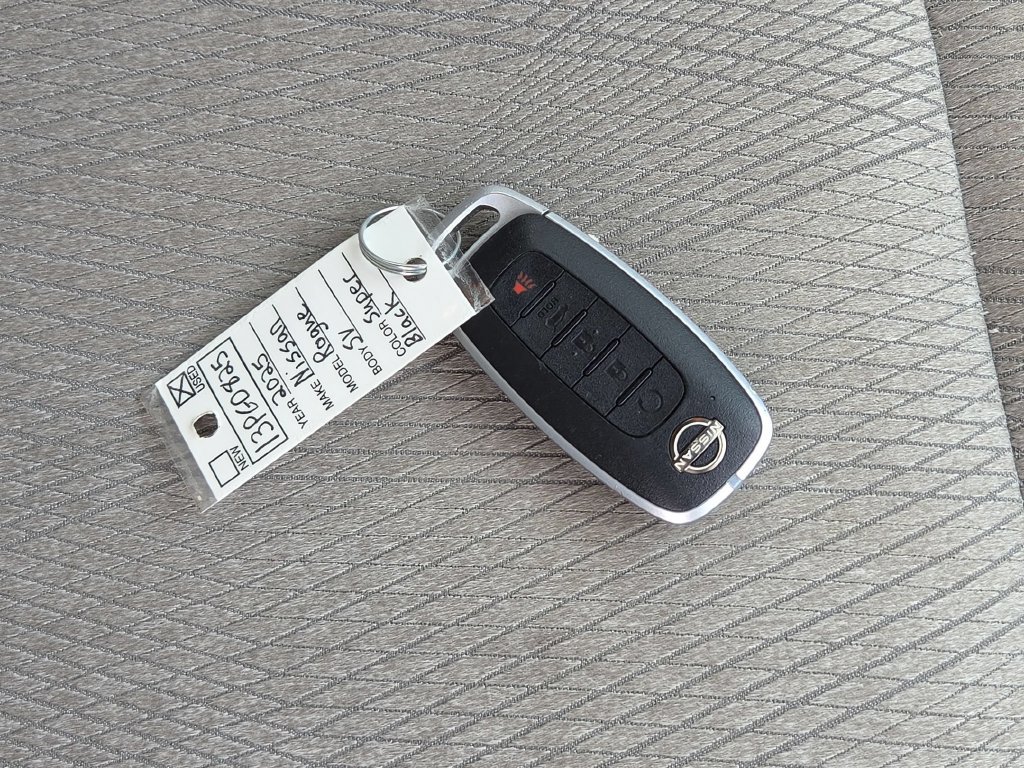Used 2025 Nissan Rogue SV AWD/4WD image 31