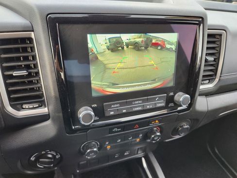Used 2024 Nissan Frontier SV image 10