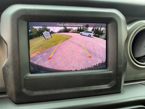 Used 2023 Jeep Wrangler Unlimited w/ Cold Weather Group AWD/4WD image 20