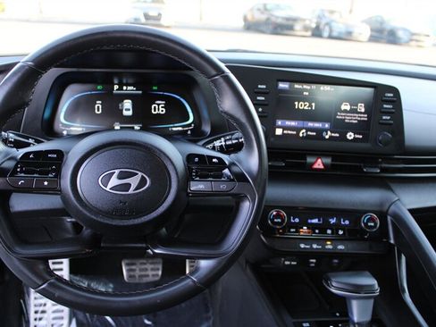 Used 2025 Hyundai Elantra Sport FWD image 19