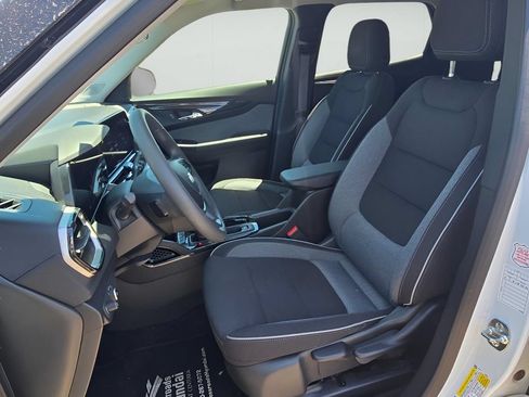 Used 2025 Chevrolet TrailBlazer LT AWD/4WD image 22