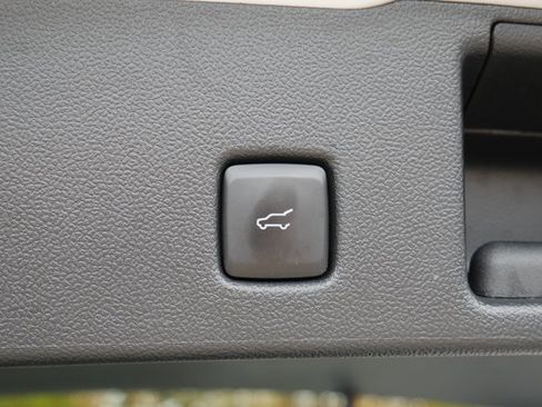 Used 2022 Ford Escape SE w/ SE Sport Appearance Package image 12