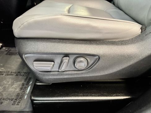 Used 2022 Toyota Sienna XLE FWD image 12