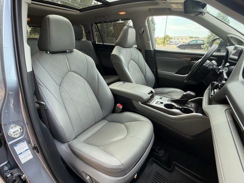 Used 2022 Toyota Highlander Platinum AWD/4WD image 12