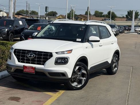 Used 2025 Hyundai Venue SEL FWD image 2