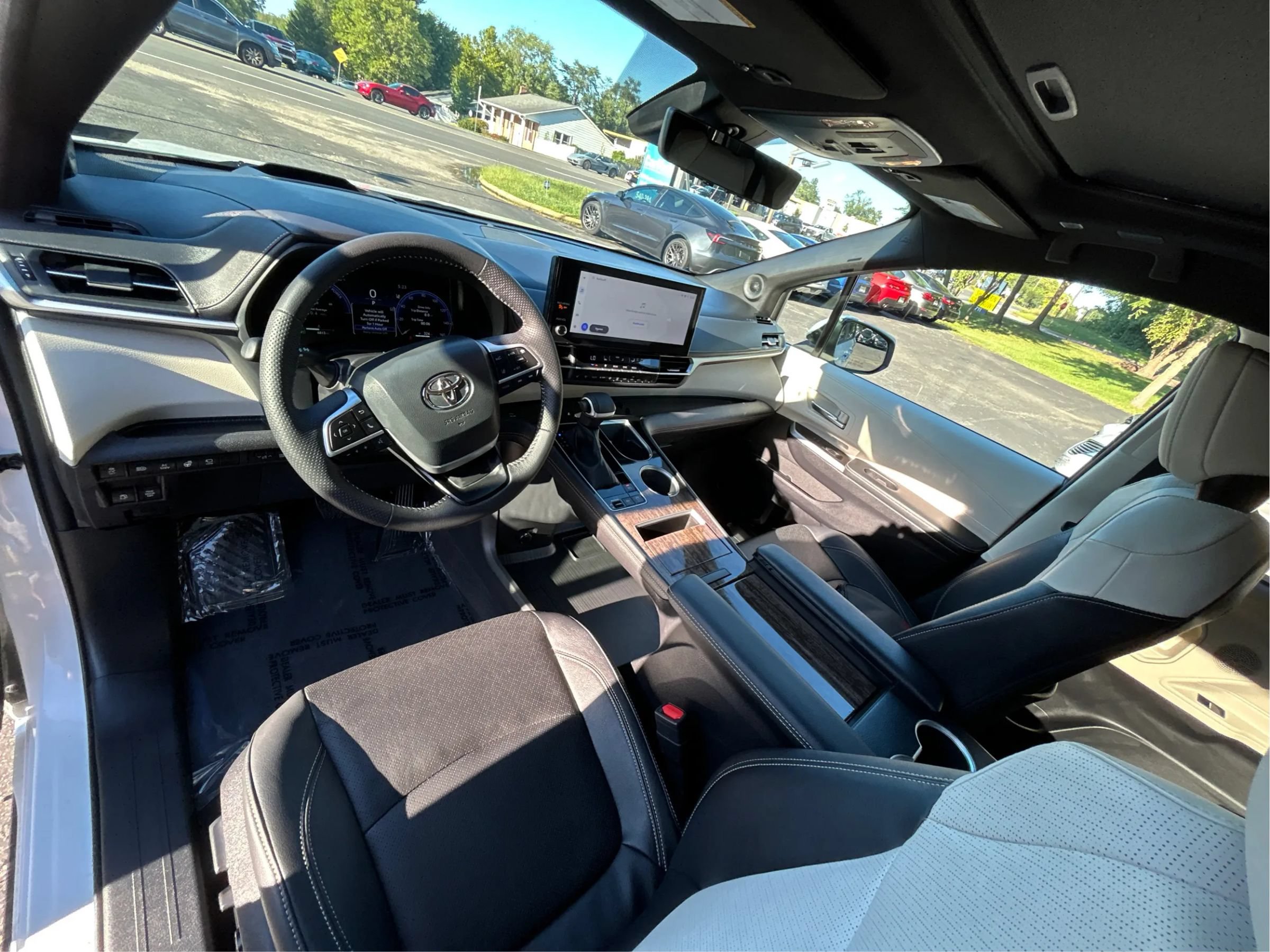 Used 2026 Toyota Sienna Platinum AWD/4WD image 10