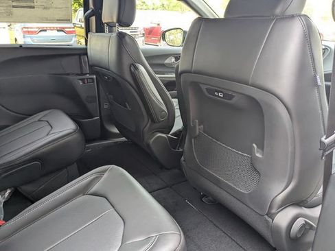 New 2027 Chrysler Pacifica Select FWD image 28