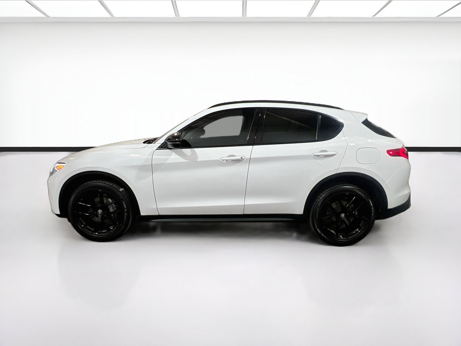 Used 2021 Alfa Romeo Stelvio Sprint w/ Nero Edizione RWD image 22