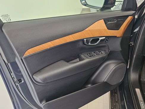Certified 2022 Volvo XC90 T6 Momentum w/ Climate Package image 20