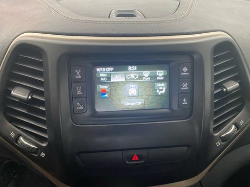Used 2015 Jeep Cherokee Latitude AWD/4WD image 12